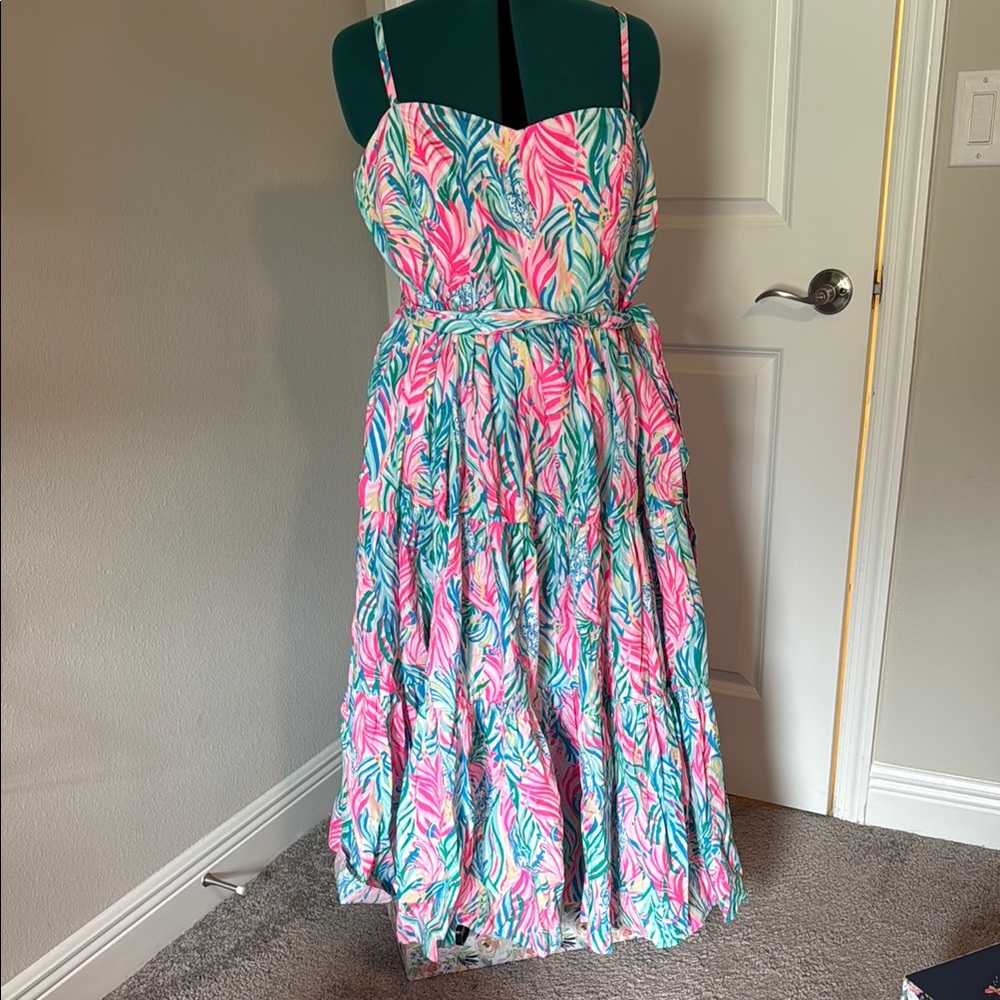 Lilly Pulitzer. Excellent condition size 16. Colorful Leaf Print Dress